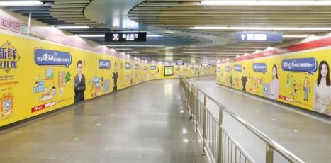 北京地铁广告创意形式多种化
